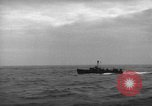 Standbild Spalten der Anlandung Handwerk Infanterie Baie de la Seine Normandie Frankreich, 1944, aus Sekunde 19 historischem Filmmaterial Videoclip 65675047876