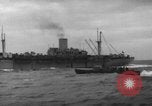 Standbild Spalten der Anlandung Handwerk Infanterie Baie de la Seine Normandie Frankreich, 1944, aus Sekunde 33 historischem Filmmaterial Videoclip 65675047876