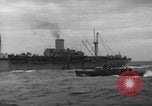 Standbild Spalten der Anlandung Handwerk Infanterie Baie de la Seine Normandie Frankreich, 1944, aus Sekunde 35 historischem Filmmaterial Videoclip 65675047876