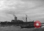 Standbild Spalten der Anlandung Handwerk Infanterie Baie de la Seine Normandie Frankreich, 1944, aus Sekunde 37 historischem Filmmaterial Videoclip 65675047876