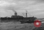 Standbild Spalten der Anlandung Handwerk Infanterie Baie de la Seine Normandie Frankreich, 1944, aus Sekunde 38 historischem Filmmaterial Videoclip 65675047876