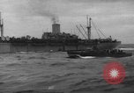 Standbild Spalten der Anlandung Handwerk Infanterie Baie de la Seine Normandie Frankreich, 1944, aus Sekunde 40 historischem Filmmaterial Videoclip 65675047876