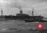 Standbild Spalten der Anlandung Handwerk Infanterie Baie de la Seine Normandie Frankreich, 1944, aus Sekunde 41 historischem Filmmaterial Videoclip 65675047876