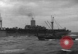 Standbild Spalten der Anlandung Handwerk Infanterie Baie de la Seine Normandie Frankreich, 1944, aus Sekunde 42 historischem Filmmaterial Videoclip 65675047876
