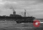 Standbild Spalten der Anlandung Handwerk Infanterie Baie de la Seine Normandie Frankreich, 1944, aus Sekunde 44 historischem Filmmaterial Videoclip 65675047876