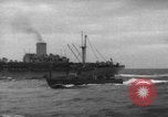 Standbild Spalten der Anlandung Handwerk Infanterie Baie de la Seine Normandie Frankreich, 1944, aus Sekunde 47 historischem Filmmaterial Videoclip 65675047876