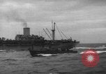 Standbild Spalten der Anlandung Handwerk Infanterie Baie de la Seine Normandie Frankreich, 1944, aus Sekunde 48 historischem Filmmaterial Videoclip 65675047876