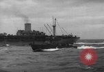 Standbild Spalten der Anlandung Handwerk Infanterie Baie de la Seine Normandie Frankreich, 1944, aus Sekunde 49 historischem Filmmaterial Videoclip 65675047876
