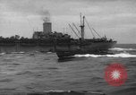 Standbild Spalten der Anlandung Handwerk Infanterie Baie de la Seine Normandie Frankreich, 1944, aus Sekunde 51 historischem Filmmaterial Videoclip 65675047876
