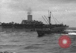 Standbild Spalten der Anlandung Handwerk Infanterie Baie de la Seine Normandie Frankreich, 1944, aus Sekunde 52 historischem Filmmaterial Videoclip 65675047876