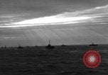 Standbild Spalten der Anlandung Handwerk Infanterie Baie de la Seine Normandie Frankreich, 1944, aus Sekunde 57 historischem Filmmaterial Videoclip 65675047876