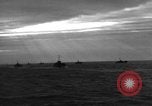 Standbild Spalten der Anlandung Handwerk Infanterie Baie de la Seine Normandie Frankreich, 1944, aus Sekunde 59 historischem Filmmaterial Videoclip 65675047876