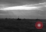 Standbild Spalten der Anlandung Handwerk Infanterie Baie de la Seine Normandie Frankreich, 1944, aus Sekunde 61 historischem Filmmaterial Videoclip 65675047876
