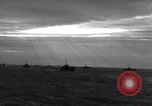 Standbild Spalten der Anlandung Handwerk Infanterie Baie de la Seine Normandie Frankreich, 1944, aus Sekunde 62 historischem Filmmaterial Videoclip 65675047876