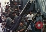 Immagine di Bayfield USS APA-33 Spiaggia Bianca Cappello Batangan Vietnam, 1965, secondo 4 filmato di repertorio 65675047887
