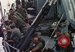 Immagine di Bayfield USS APA-33 Spiaggia Bianca Cappello Batangan Vietnam, 1965, secondo 10 filmato di repertorio 65675047887