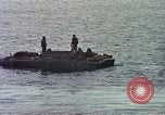 Immagine di Bayfield USS APA-33 Spiaggia Bianca Cappello Batangan Vietnam, 1965, secondo 26 filmato di repertorio 65675047887