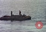 Immagine di Bayfield USS APA-33 Spiaggia Bianca Cappello Batangan Vietnam, 1965, secondo 29 filmato di repertorio 65675047887