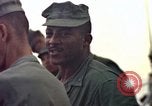 Immagine di Bayfield USS APA-33 Spiaggia Bianca Cappello Batangan Vietnam, 1965, secondo 39 filmato di repertorio 65675047887
