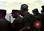 Immagine di Bayfield USS APA-33 Spiaggia Bianca Cappello Batangan Vietnam, 1965, secondo 55 filmato di repertorio 65675047887