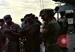 Immagine di Bayfield USS APA-33 Spiaggia Bianca Cappello Batangan Vietnam, 1965, secondo 62 filmato di repertorio 65675047887