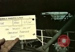 Immagine di Lo sbarco del veicolo personale cingolato-5 Spiaggia Bianca Cappello Batangan Vietnam, 1965, secondo 3 filmato di repertorio 65675047888