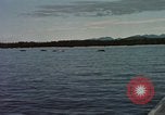 Immagine di Lo sbarco del veicolo personale cingolato-5 Spiaggia Bianca Cappello Batangan Vietnam, 1965, secondo 9 filmato di repertorio 65675047888