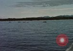 Immagine di Lo sbarco del veicolo personale cingolato-5 Spiaggia Bianca Cappello Batangan Vietnam, 1965, secondo 11 filmato di repertorio 65675047888