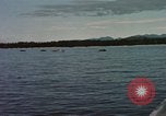 Immagine di Lo sbarco del veicolo personale cingolato-5 Spiaggia Bianca Cappello Batangan Vietnam, 1965, secondo 16 filmato di repertorio 65675047888