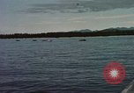 Immagine di Lo sbarco del veicolo personale cingolato-5 Spiaggia Bianca Cappello Batangan Vietnam, 1965, secondo 20 filmato di repertorio 65675047888