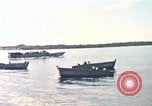Immagine di Lo sbarco del veicolo personale cingolato-5 Spiaggia Bianca Cappello Batangan Vietnam, 1965, secondo 30 filmato di repertorio 65675047888