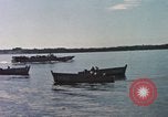 Immagine di Lo sbarco del veicolo personale cingolato-5 Spiaggia Bianca Cappello Batangan Vietnam, 1965, secondo 31 filmato di repertorio 65675047888