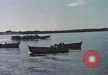 Immagine di Lo sbarco del veicolo personale cingolato-5 Spiaggia Bianca Cappello Batangan Vietnam, 1965, secondo 32 filmato di repertorio 65675047888
