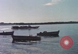 Immagine di Lo sbarco del veicolo personale cingolato-5 Spiaggia Bianca Cappello Batangan Vietnam, 1965, secondo 34 filmato di repertorio 65675047888