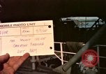 Immagine di Lo sbarco del veicolo personale cingolato-5 Spiaggia Bianca Cappello Batangan Vietnam, 1965, secondo 47 filmato di repertorio 65675047888