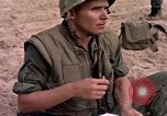 Immagine di Stati Uniti Marines Spiaggia Bianca Cappello Batangan Vietnam, 1965, secondo 5 filmato di repertorio 65675047889