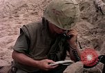 Immagine di Stati Uniti Marines Spiaggia Bianca Cappello Batangan Vietnam, 1965, secondo 16 filmato di repertorio 65675047889