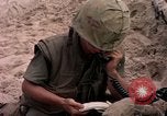 Immagine di Stati Uniti Marines Spiaggia Bianca Cappello Batangan Vietnam, 1965, secondo 19 filmato di repertorio 65675047889