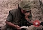 Immagine di Stati Uniti Marines Spiaggia Bianca Cappello Batangan Vietnam, 1965, secondo 21 filmato di repertorio 65675047889