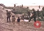 Immagine di Stati Uniti Marines Spiaggia Bianca Cappello Batangan Vietnam, 1965, secondo 50 filmato di repertorio 65675047889