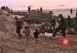 Immagine di Stati Uniti Marines Spiaggia Bianca Cappello Batangan Vietnam, 1965, secondo 53 filmato di repertorio 65675047889