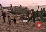 Immagine di Stati Uniti Marines Spiaggia Bianca Cappello Batangan Vietnam, 1965, secondo 54 filmato di repertorio 65675047889