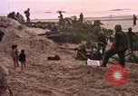 Immagine di Stati Uniti Marines Spiaggia Bianca Cappello Batangan Vietnam, 1965, secondo 59 filmato di repertorio 65675047889