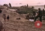Immagine di Stati Uniti Marines Spiaggia Bianca Cappello Batangan Vietnam, 1965, secondo 61 filmato di repertorio 65675047889
