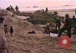 Immagine di Stati Uniti Marines Spiaggia Bianca Cappello Batangan Vietnam, 1965, secondo 62 filmato di repertorio 65675047889