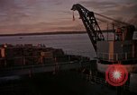 Immagine di Esplosioni sul colle tops Spiaggia Bianca Cappello Batangan Vietnam, 1965, secondo 19 filmato di repertorio 65675047890