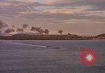 Immagine di Esplosioni sul colle tops Spiaggia Bianca Cappello Batangan Vietnam, 1965, secondo 28 filmato di repertorio 65675047890