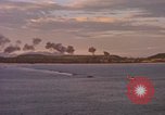 Immagine di Esplosioni sul colle tops Spiaggia Bianca Cappello Batangan Vietnam, 1965, secondo 31 filmato di repertorio 65675047890
