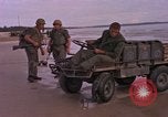 Immagine di Stati Uniti Marines Spiaggia Bianca Cappello Batangan Vietnam, 1965, secondo 10 filmato di repertorio 65675047891