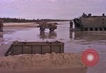 Immagine di Stati Uniti Marines Spiaggia Bianca Cappello Batangan Vietnam, 1965, secondo 29 filmato di repertorio 65675047891